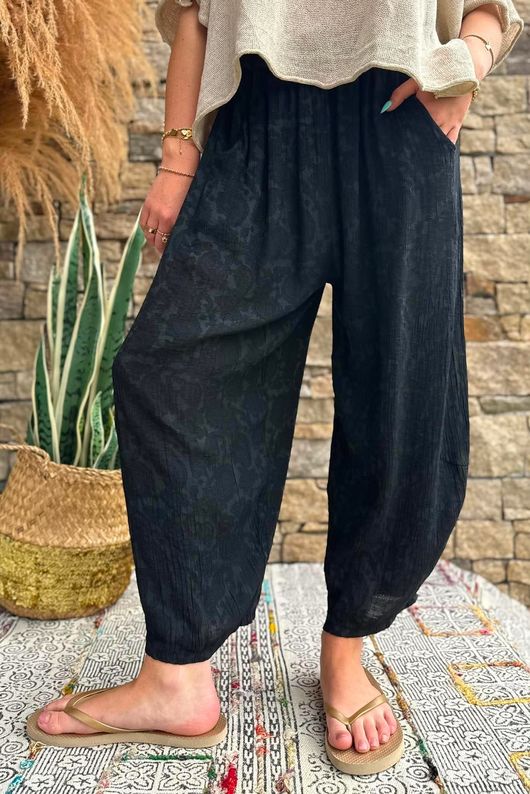 Kiti Paisley Damask 7/8 Barrel Leg Pant Black